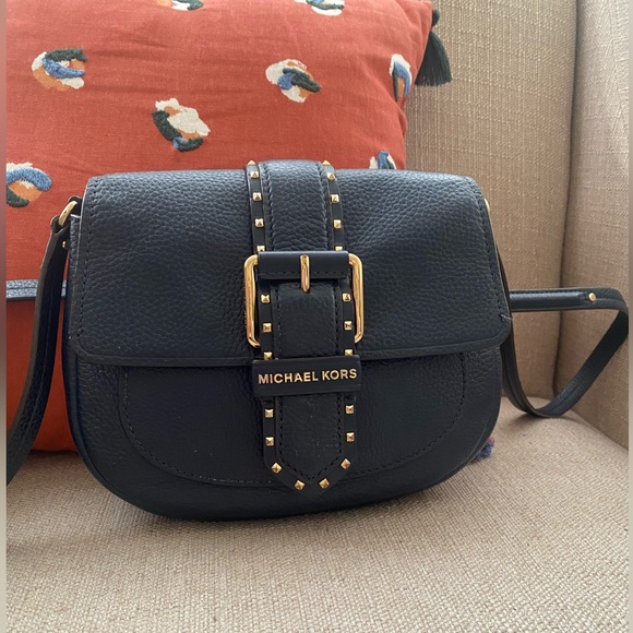 Michael Kors navy pebbled leather cross body with gold accents - Picture 2 of 16